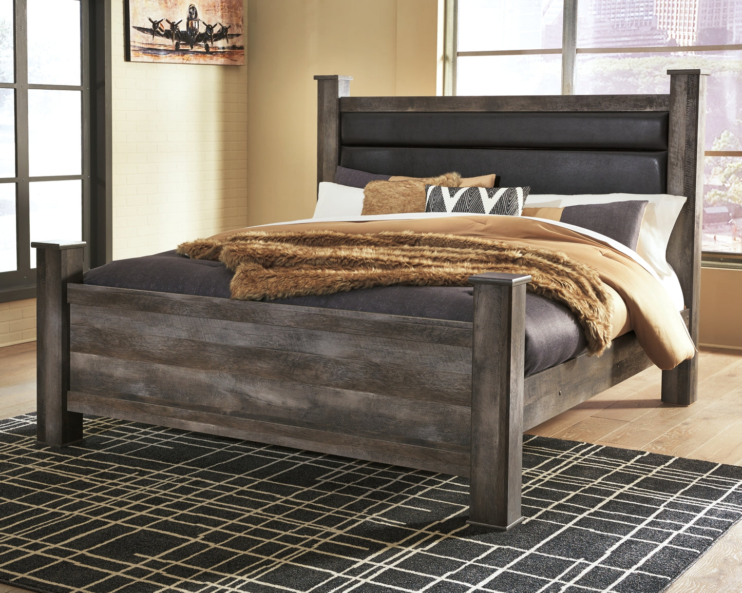 Wynnlow Upholstered Poster Bed