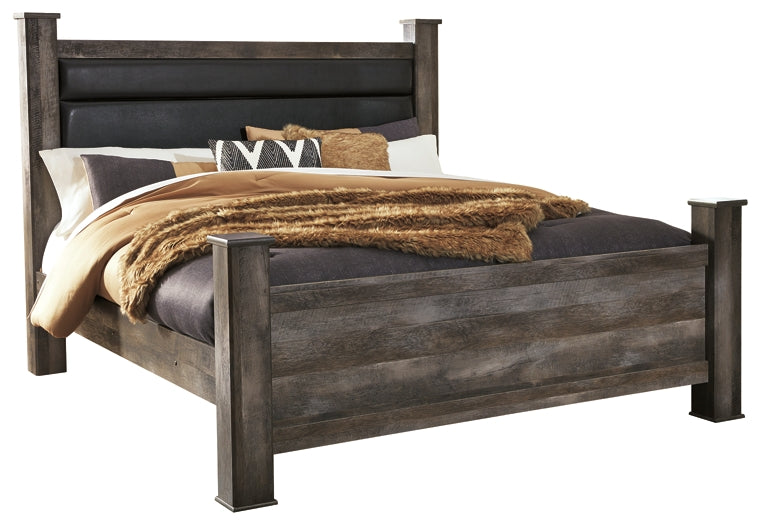 Wynnlow Upholstered Poster Bed