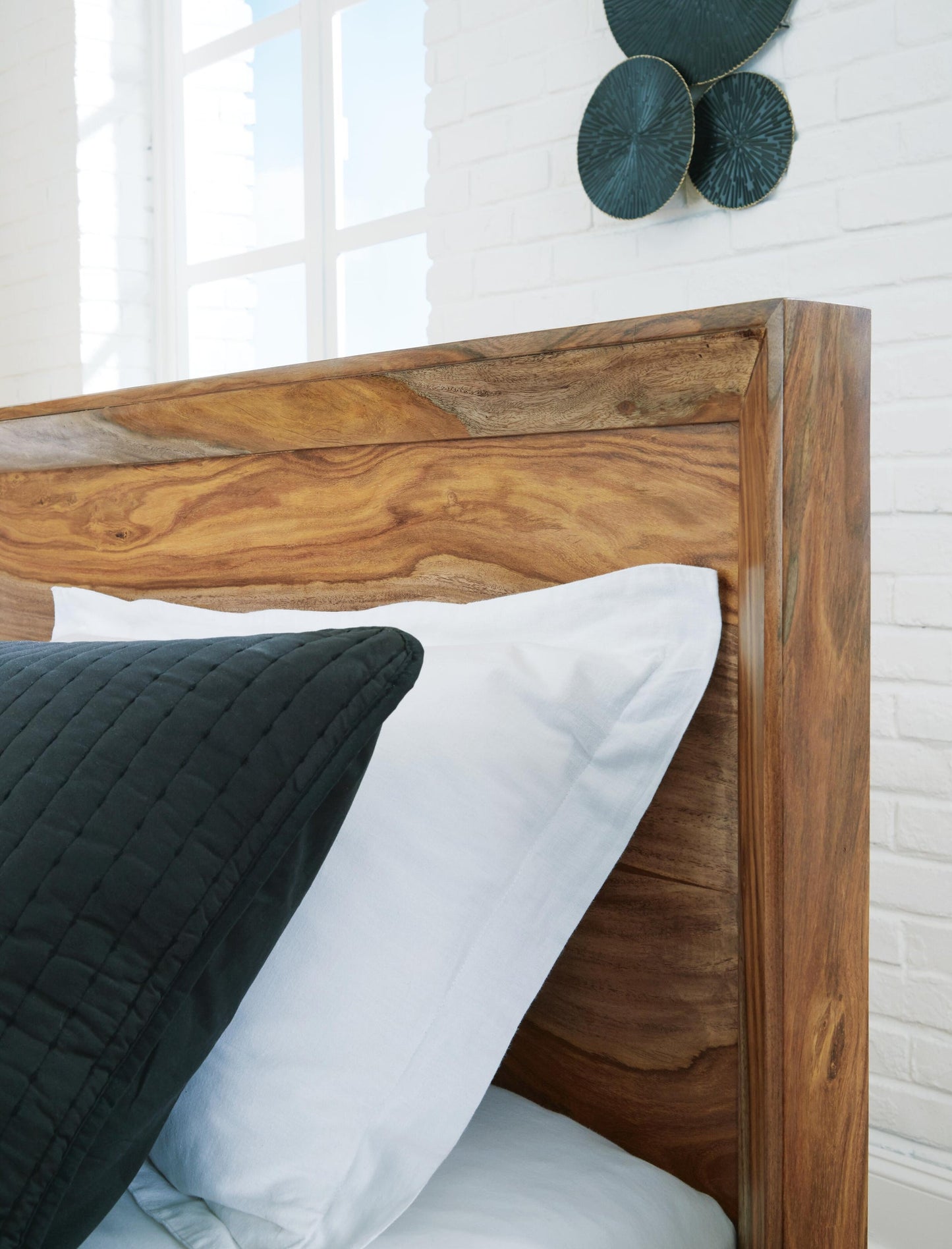Ashley Express - Dressonni Queen Panel Bed